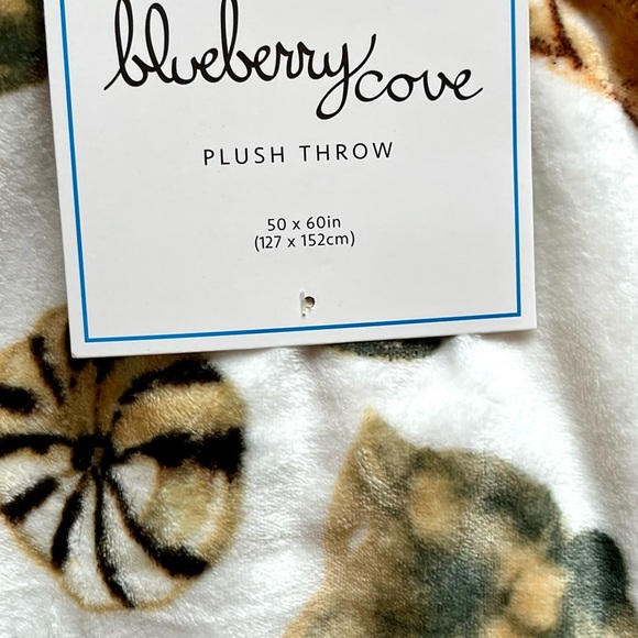 Blueberry Cove Warm Autumn Soft Plush Throw 50x60 in NEW - Picture 2 of 2